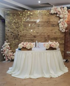 20 + Wedding Sweetheart Table Ideas For Every Season - Oh The Wedding Day