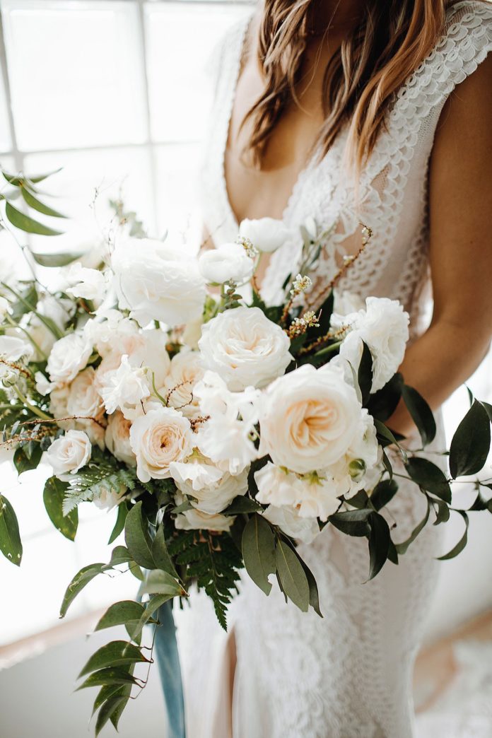 20 Elegant White and Greenery Wedding Bouquets - Page 2 of 2 - Oh The ...